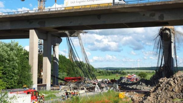 Se derrumbó un puente al sur de Alemania y dejó un muerto y 6 heridos