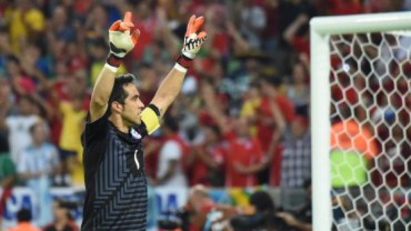 El Barcelona ofreció 12 millones de euros por el arquero de Chille