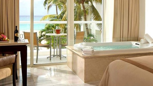 Pareja de sexagenarios fallece dentro de jacuzzi