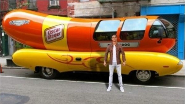 Cristiano Ronaldo presume coche... y las redes sociales se llenan de memes