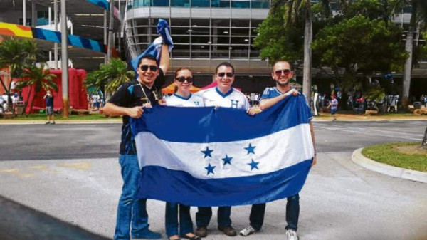 Hondureños apoyaron a la H en Miami