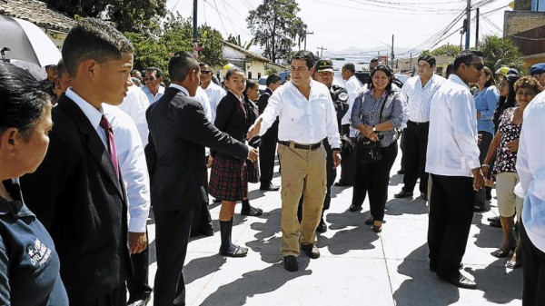 JOH participa en inauguración de proyectos en Comayagua
