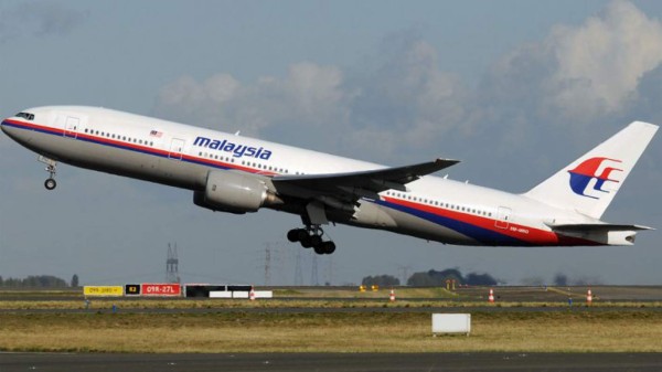 Hallan toallas húmedas del Malaysia Airlines