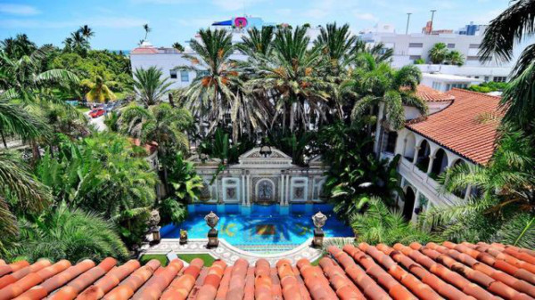 Los Beckham adquieren mansión Versace