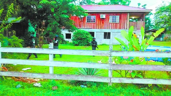 Allanan propiedades de la familia Urbina