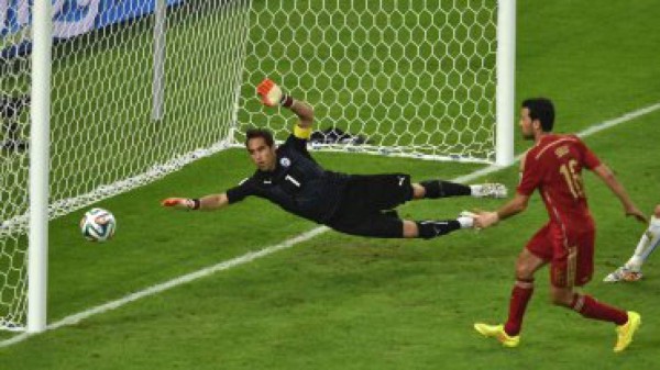 El Barcelona ofreció 12 millones de euros por el arquero de Chille