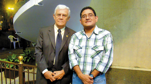 Atrapado entre versos