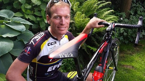 Un ciclista se salvó de la muerte en los dos vuelos de Malaysia Airlines