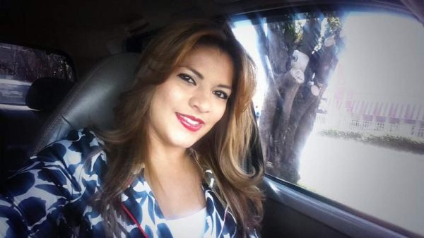 Saraí Espinal, la carismática voz en la Tarde de HRN