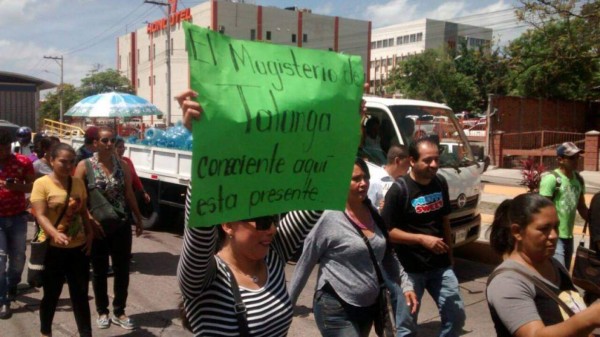 Maestros realizarán protestas en rechazo a aumento salarial