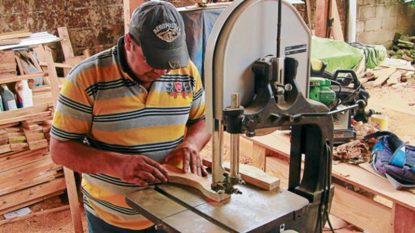 Tierra del aserrío y procesamiento de la madera