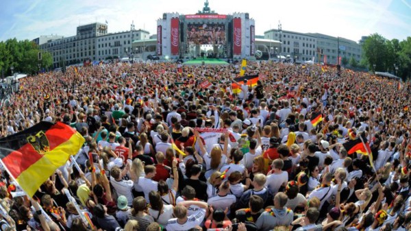 Un muerto, heridos y racismo en los festejos de Alemania