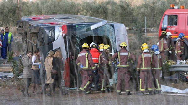 España investiga accidente en que murieron 13 universitarias extranjeras