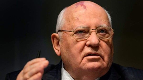 Gorbachov, hospitalizado, dispuesto a librar una batalla por su vida