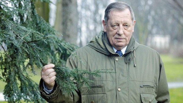 Venganza: Desconocidos talan 33 árboles de la finca del ministro de Polonia