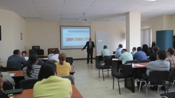 CNBS capacita a entes sobre normas financieras