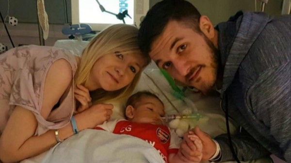 Donald Trump ofrece ayuda a padres de bebé británico gravemente enfermo