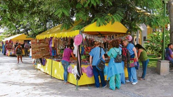 Instalan ventas en plaza central de Comayagua