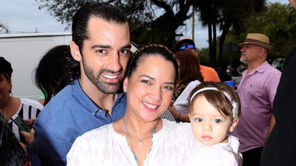 Espectacular cambio de la famosa actriz Adamari López a través de los años