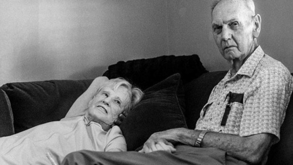 Una pareja de ancianos decidió morir tomada de la mano