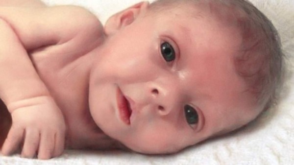 La conmovedora ayuda de las redes sociales a un padre que lloraba la muerte de su bebé