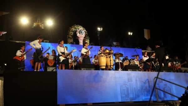 Un festejo lleno de luz y talento para honrar a Suyapita