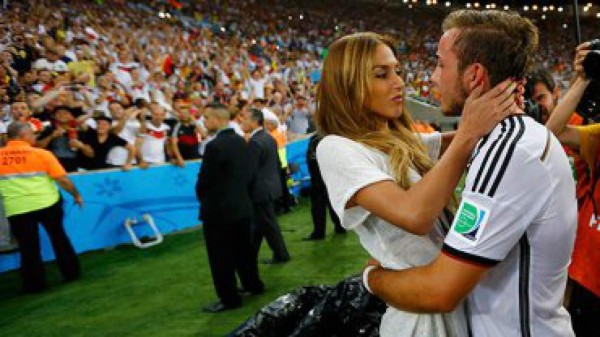 Las bellas novias de los campeones del mundo