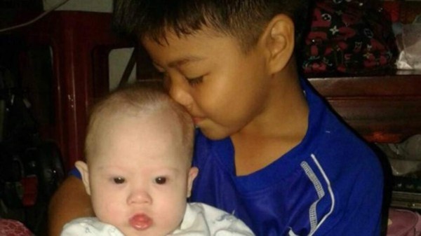 Pareja abandona a bebé con Síndrome de Down de madre de alquiler