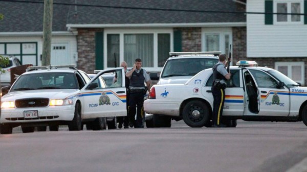 &nbsp;Conmoción en Canadá: vestido de Rambo mató a tres policías