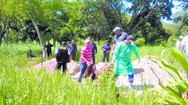 Testigos señalan al alcalde de asesinar a dos personas