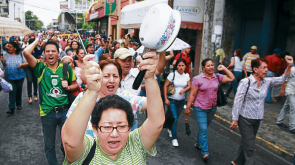 Reanudan retención a colegios magisteriales en Honduras