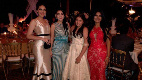 Bellas y elegantes damas adornaron la noche de la Prom 2017 del Campo International School