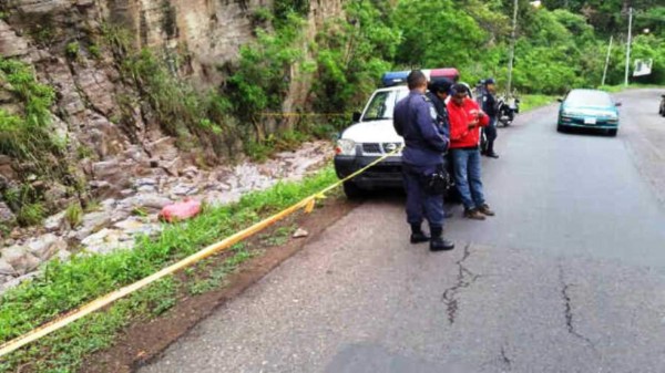 Lanzan cuerpo encostalado en la cuesta El Chile