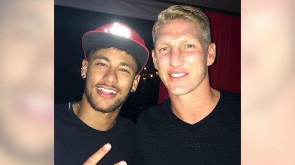 Neymar se escapa con Paris Hilton