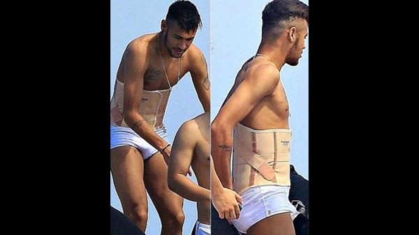 &nbsp;Neymar, con corsé en las playas de España &nbsp;&nbsp;