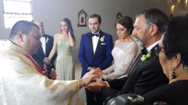Daniela Misas y Oscar Kafati unen sus vidas en matrimonio ante los ojos de Dios