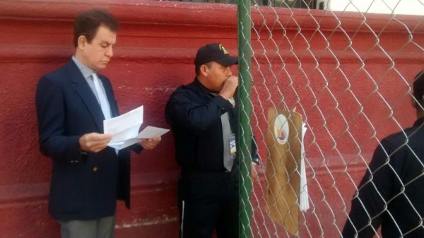 Nasralla requirió la mediación del diputado Virgilio Padilla para poder entrar (Fotos: Emilio Flores)