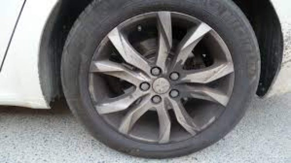 Lubricantes caseros para mantener negras las llantas de tu auto