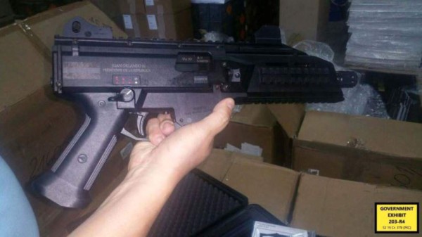 Armas de grueso calibre: las comprometedoras fotos que Tony Hernández tenía en su celular