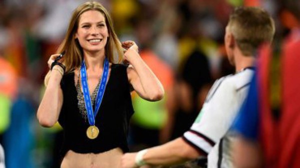 Las bellas novias de los campeones del mundo