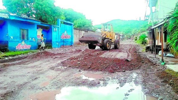 Dramáticos rescates y millonarias pérdidas dejan lluvias en Olancho