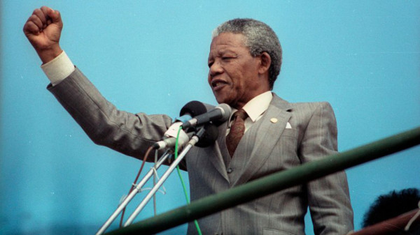 Twitter despide al símbolo de la paz Nelson Mandela