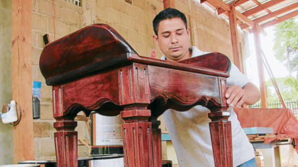 Tierra del aserrío y procesamiento de la madera