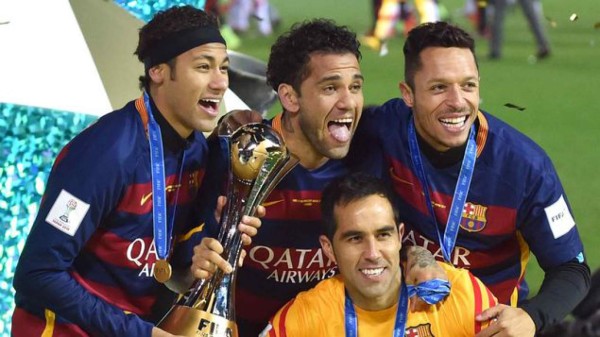 Dani Alves y Neymar viajan juntos hacia Rosario, Argentina, para la boda de Leo Messi