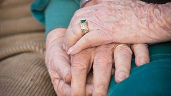 Una pareja de ancianos decidió morir tomada de la mano