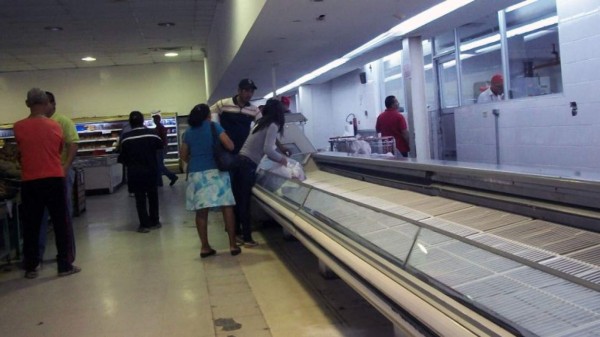 Nicolás Maduro decreta emergencia para atender grave crisis económica