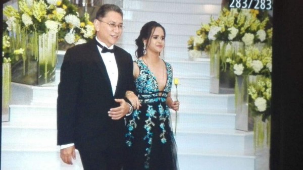 Macris School: Los hermosos vestidos y elegantes caballeros en la Prom 2018