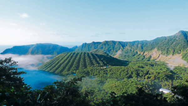 Una isla situada en el centro de un cono volcánico