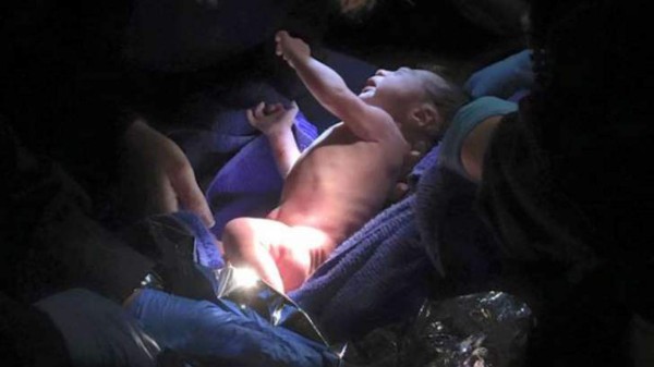 Abandonan a bebé en un pesebre