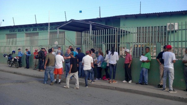 Sureños asisten a las urnas para ejercer el sufragio en las elecciones primarias 2017